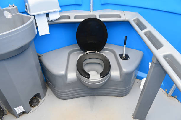 Best Portable bathroom rental  in Red Bluff, CA